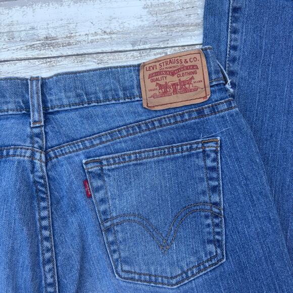 Levi’s Jeans Sz 8 Long Y2K 515 Boot Cut Med Wash Casual Western Distressed Faded - Picture 5 of 8